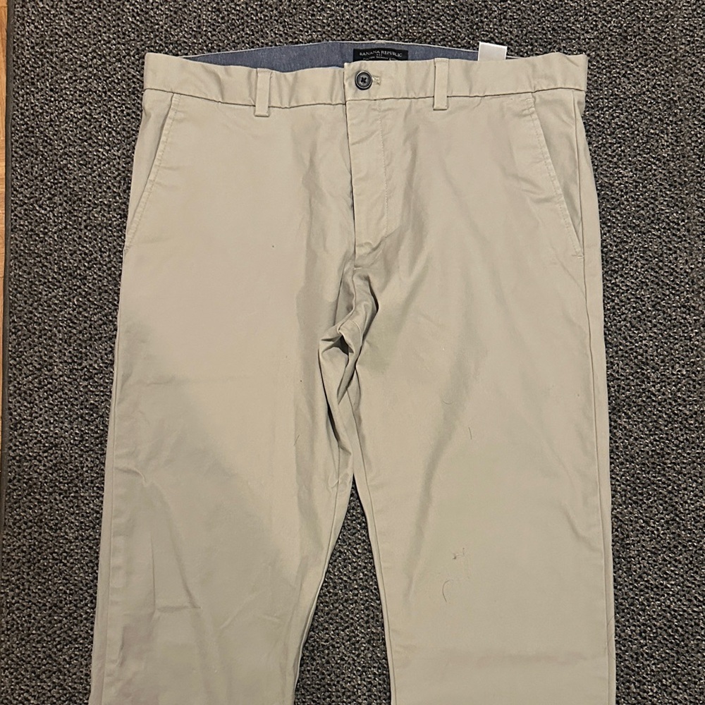 Banana Republic Men's Light Khaki Chinos